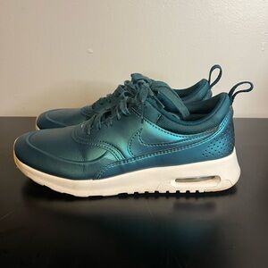 Nike “Max Thea”